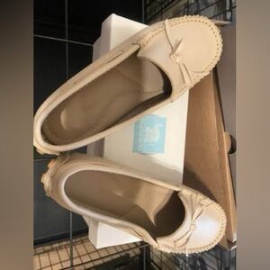 Elefantito cream‎ driving shoes, BNWT, women’s 5, girls 3.5